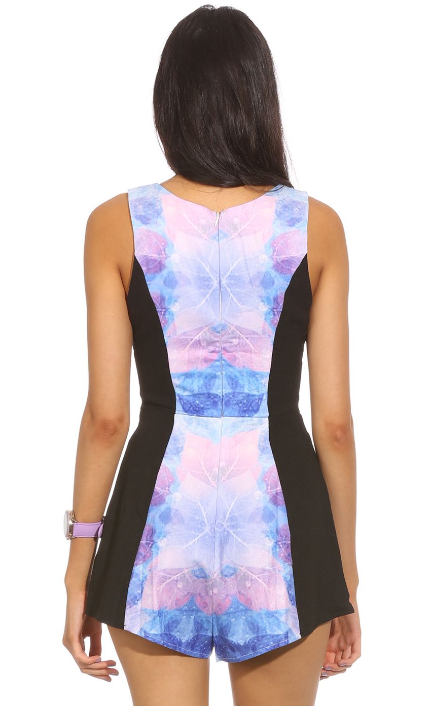 Picture COME FORTH PLAYSUIT. Source: https://media-img.lucyinthesky.com/data/Apr14_1/850xAUTO/0Y5A1149.JPG