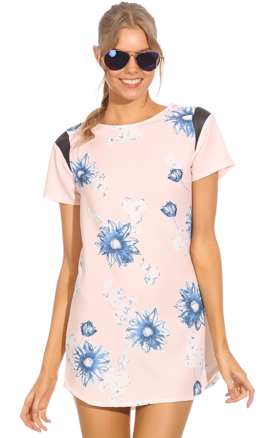 Picture SWEET THOUGHTS DRESS. Source: https://media-img.lucyinthesky.com/data/Apr14_1/850xAUTO/0Y5A5938.JPG