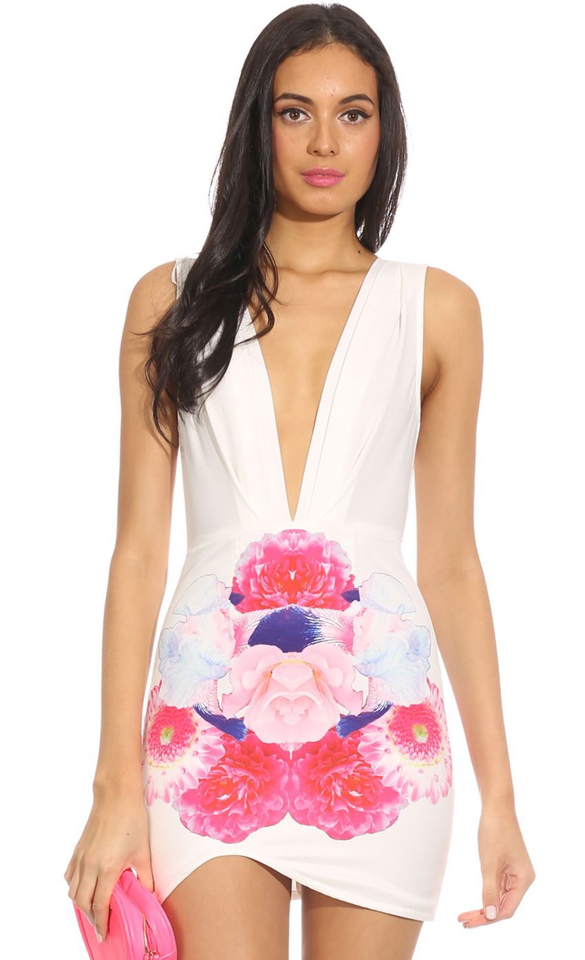 Picture FLIRTING HEART DRESS IN WHITE. Source: https://media-img.lucyinthesky.com/data/Apr14_2/850xAUTO/0Y5A4742FRONT.JPG
