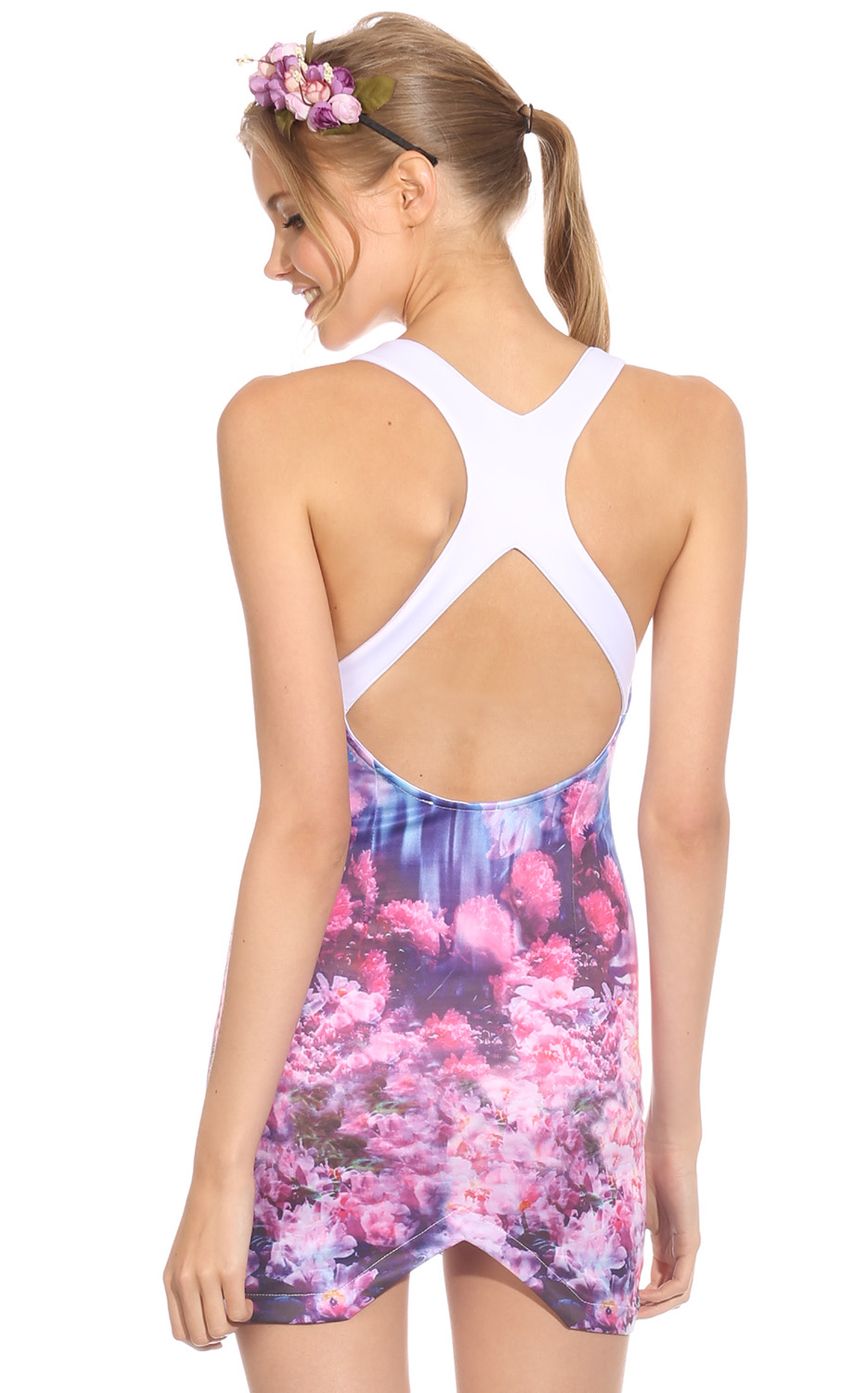 Picture KISS YOU GOODNIGHT DRESS. Source: https://media-img.lucyinthesky.com/data/Apr14_2/850xAUTO/0Y5A70281.JPG