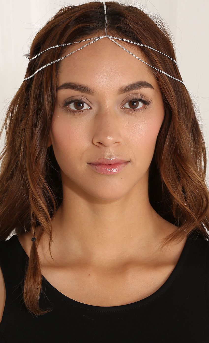 Picture Silver metallic headpiece. Source: https://media-img.lucyinthesky.com/data/Apr15_1/850xAUTO/0Y5A5671.JPG