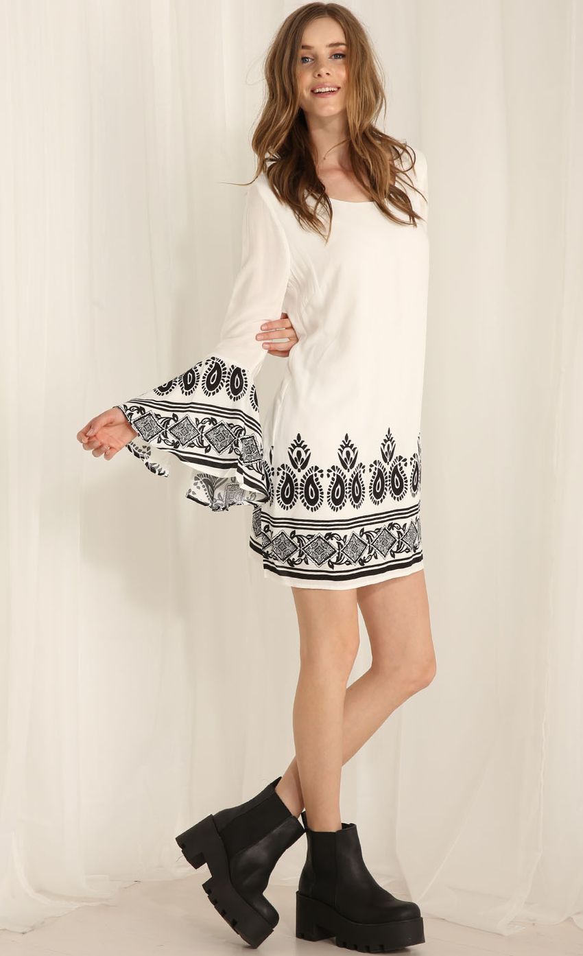 Picture Black and White Boho Tunic Dress. Source: https://media-img.lucyinthesky.com/data/Apr15_2/850xAUTO/0Y5A2423.JPG