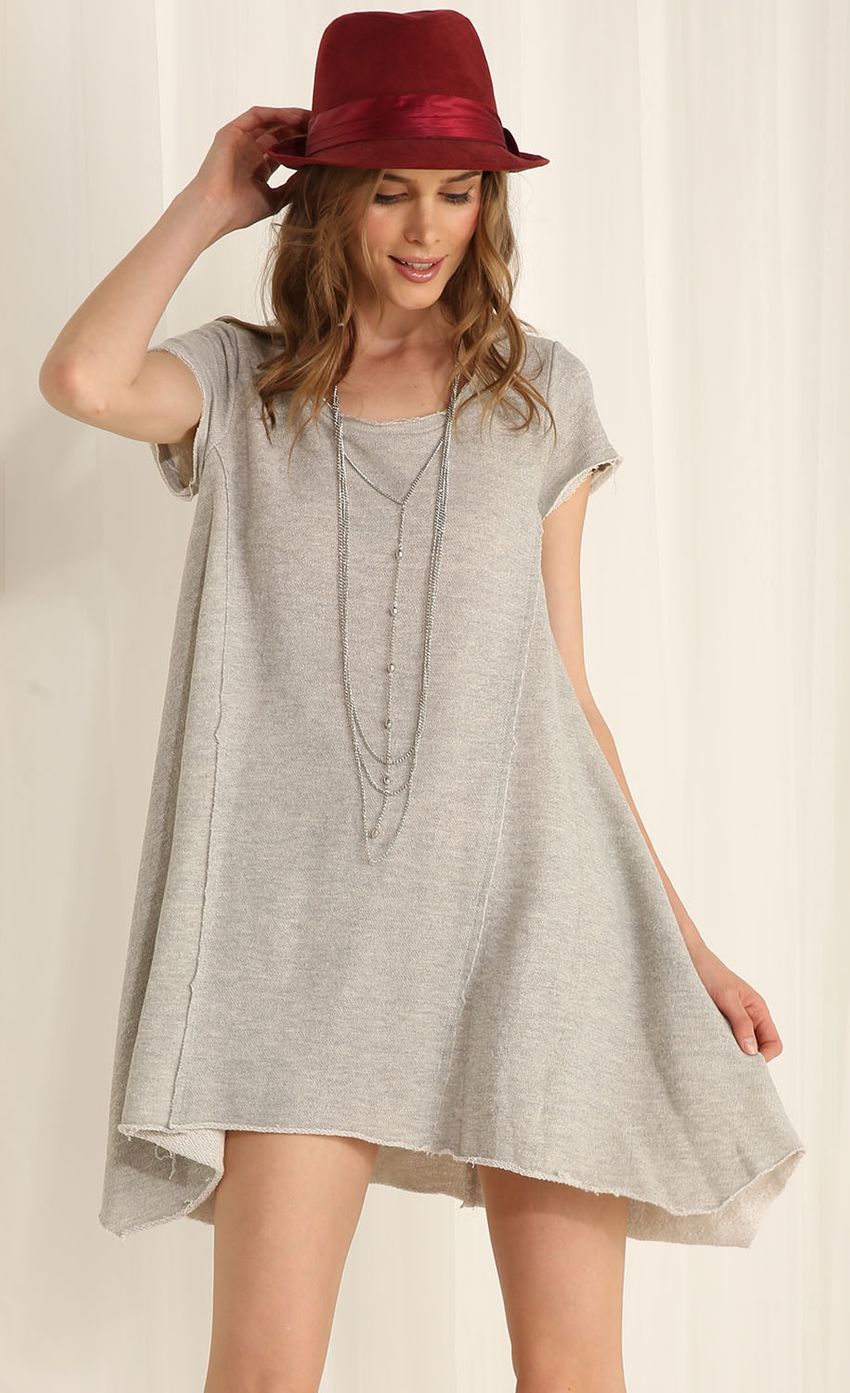 Picture Concave Long Gray Top. Source: https://media-img.lucyinthesky.com/data/Apr15_2/850xAUTO/0Y5A4420.JPG