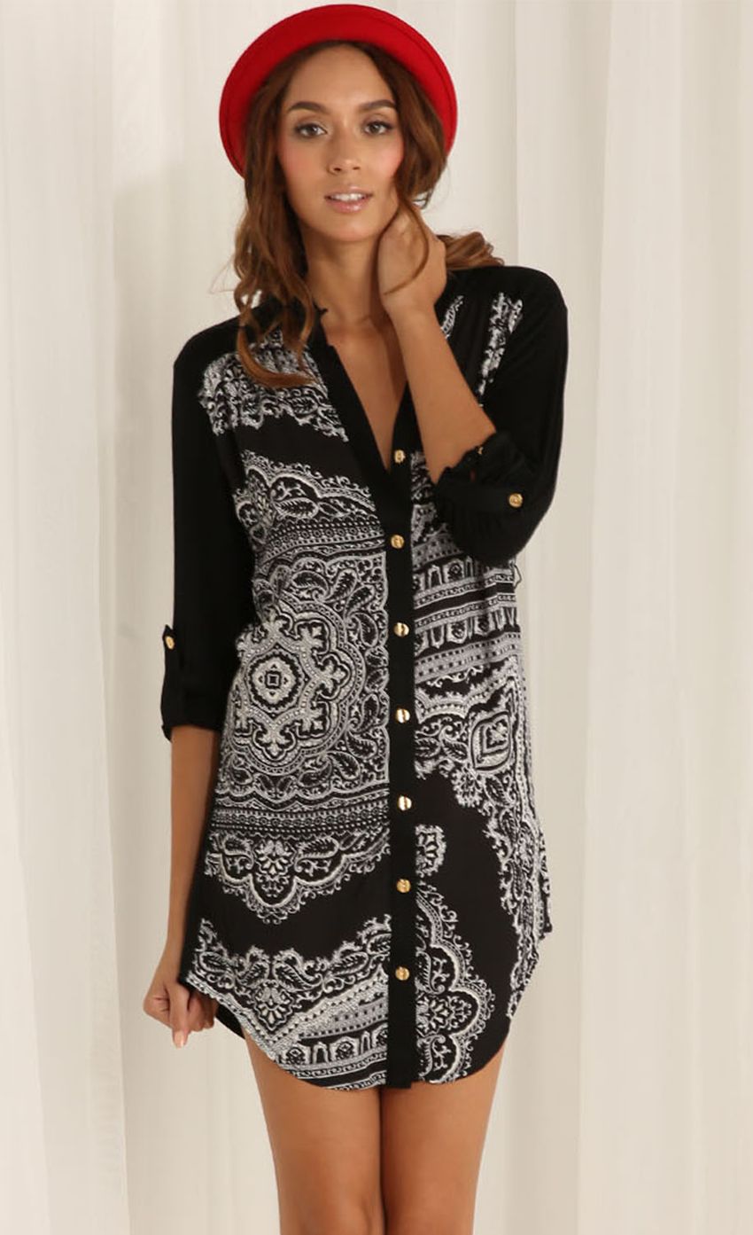 Picture Black and White Boho Shirt Dress. Source: https://media-img.lucyinthesky.com/data/Apr15_2/850xAUTO/0Y5A6336.JPG