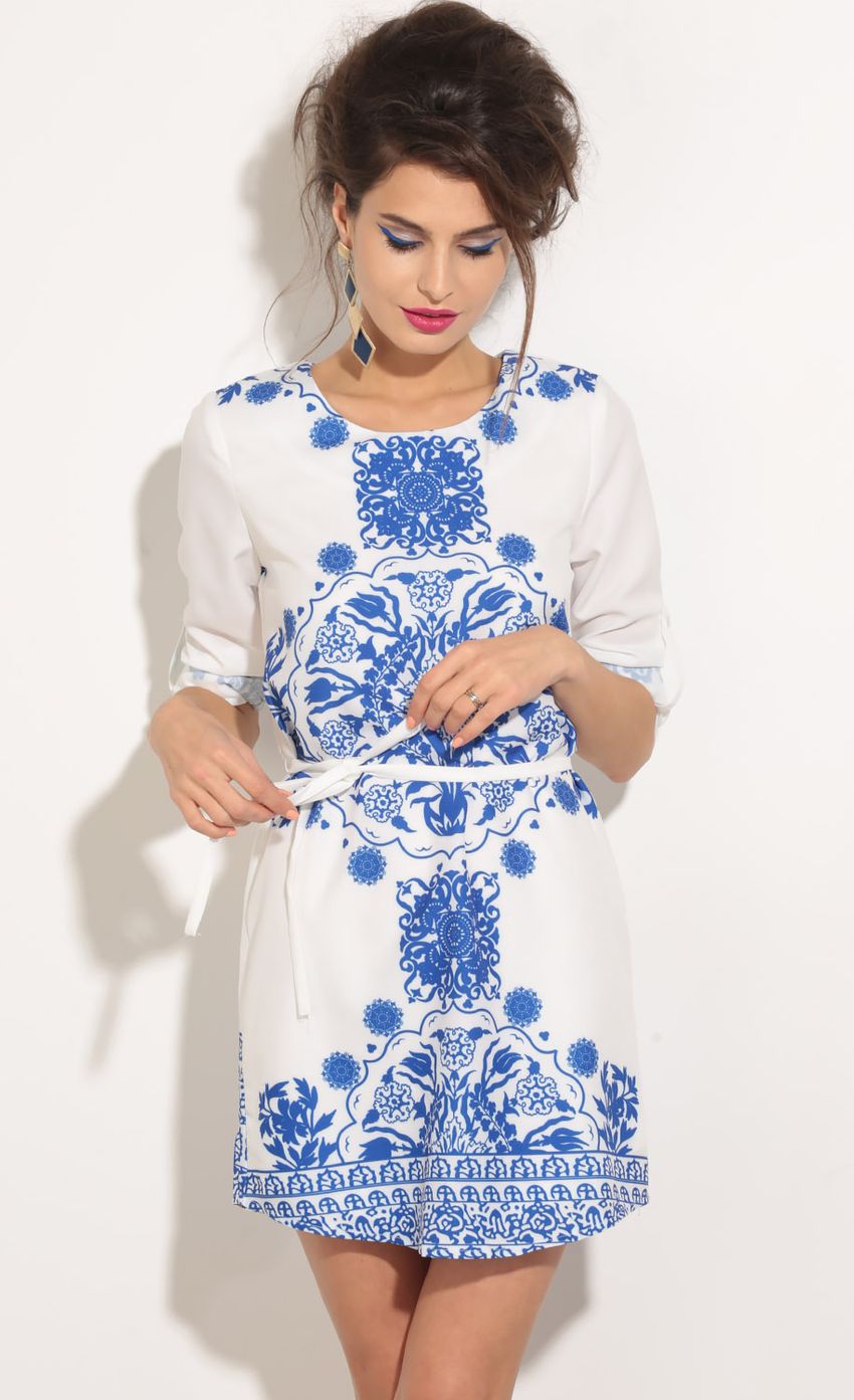 Picture Pattern Waist Tie Dress In White And Blue. Source: https://media-img.lucyinthesky.com/data/Apr16_2/850xAUTO/0Y5A9660.JPG