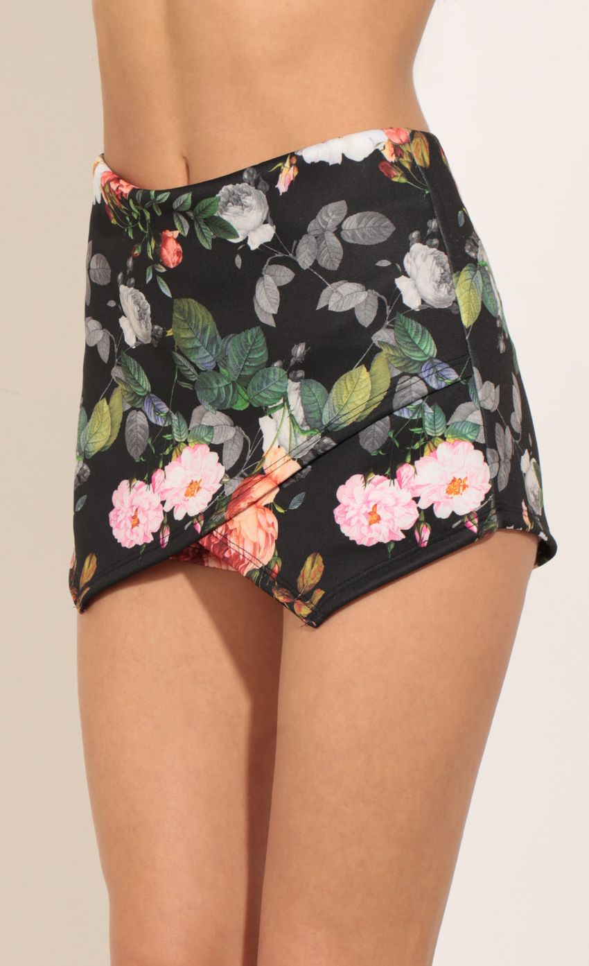 Picture Floral Asymmetric Skort. Source: https://media-img.lucyinthesky.com/data/Apr17_1/850xAUTO/0Y5A5491.JPG