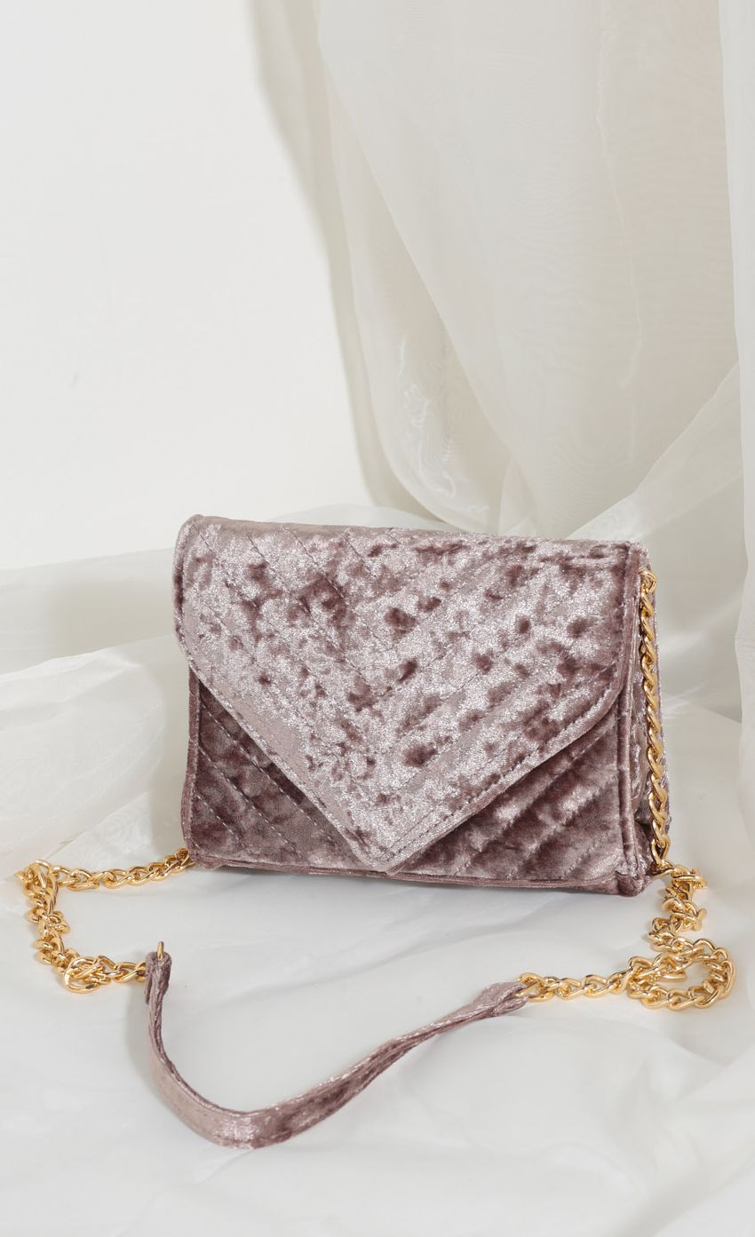 Picture Crushed Velvet Clutch Purse. Source: https://media-img.lucyinthesky.com/data/Apr17_2/850xAUTO/0Y5A5377.JPG