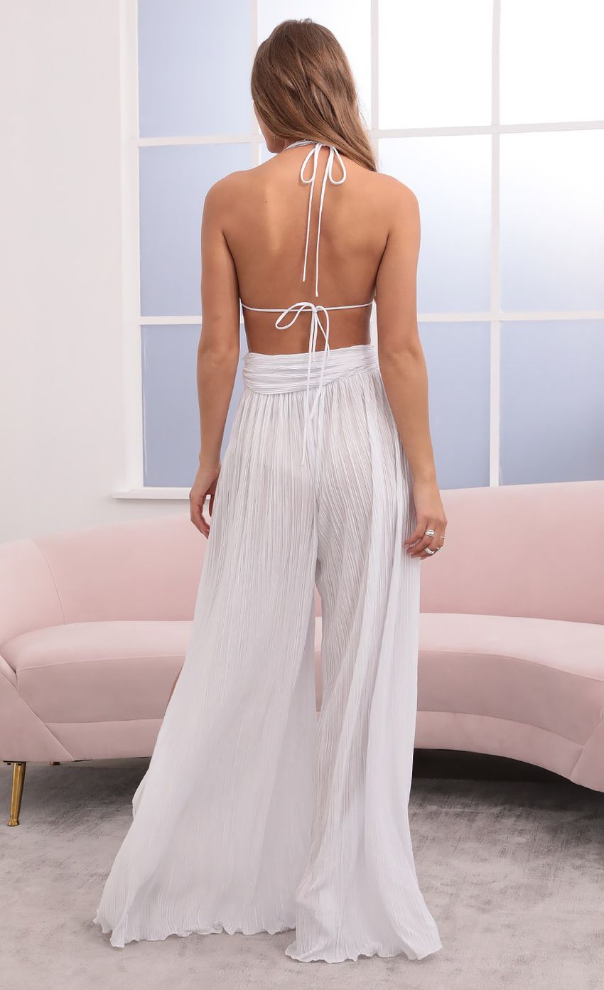 Picture Two Piece Set in White. Source: https://media-img.lucyinthesky.com/data/Apr21_1/850xAUTO/1V9A0936.JPG