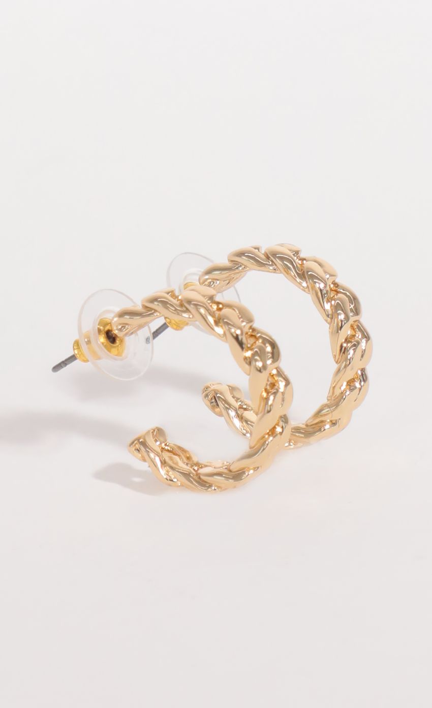 Picture Cuban Chain Link Hoops in Gold. Source: https://media-img.lucyinthesky.com/data/Apr21_1/850xAUTO/AT2A0839.JPG