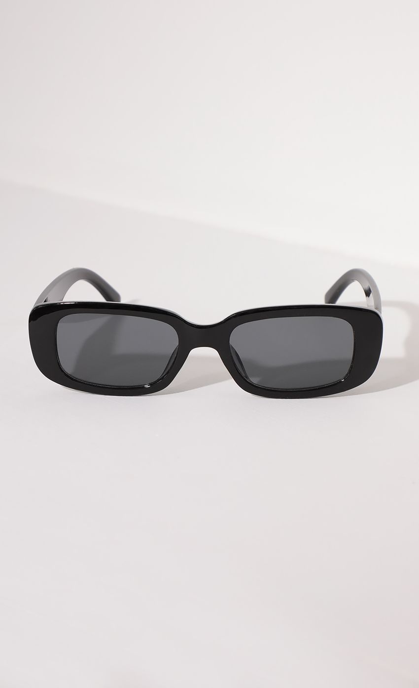 Picture Beverly Rectangular Retro Sunglasses in Black. Source: https://media-img.lucyinthesky.com/data/Apr21_1/850xAUTO/AT2A0912.JPG