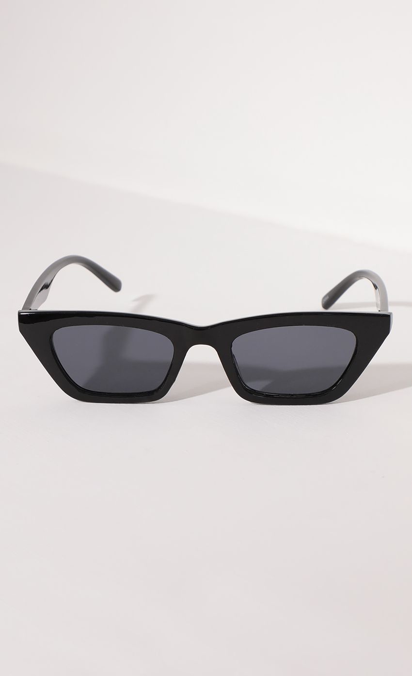 Picture Skinny Cat Eye Sunglasses in Black. Source: https://media-img.lucyinthesky.com/data/Apr21_1/850xAUTO/AT2A0924.JPG