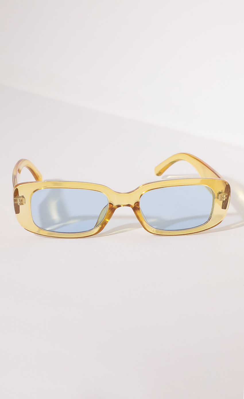 Picture Beverly Rectangular Retro Sunglasses in Clear Yellow. Source: https://media-img.lucyinthesky.com/data/Apr21_1/850xAUTO/AT2A0939.JPG