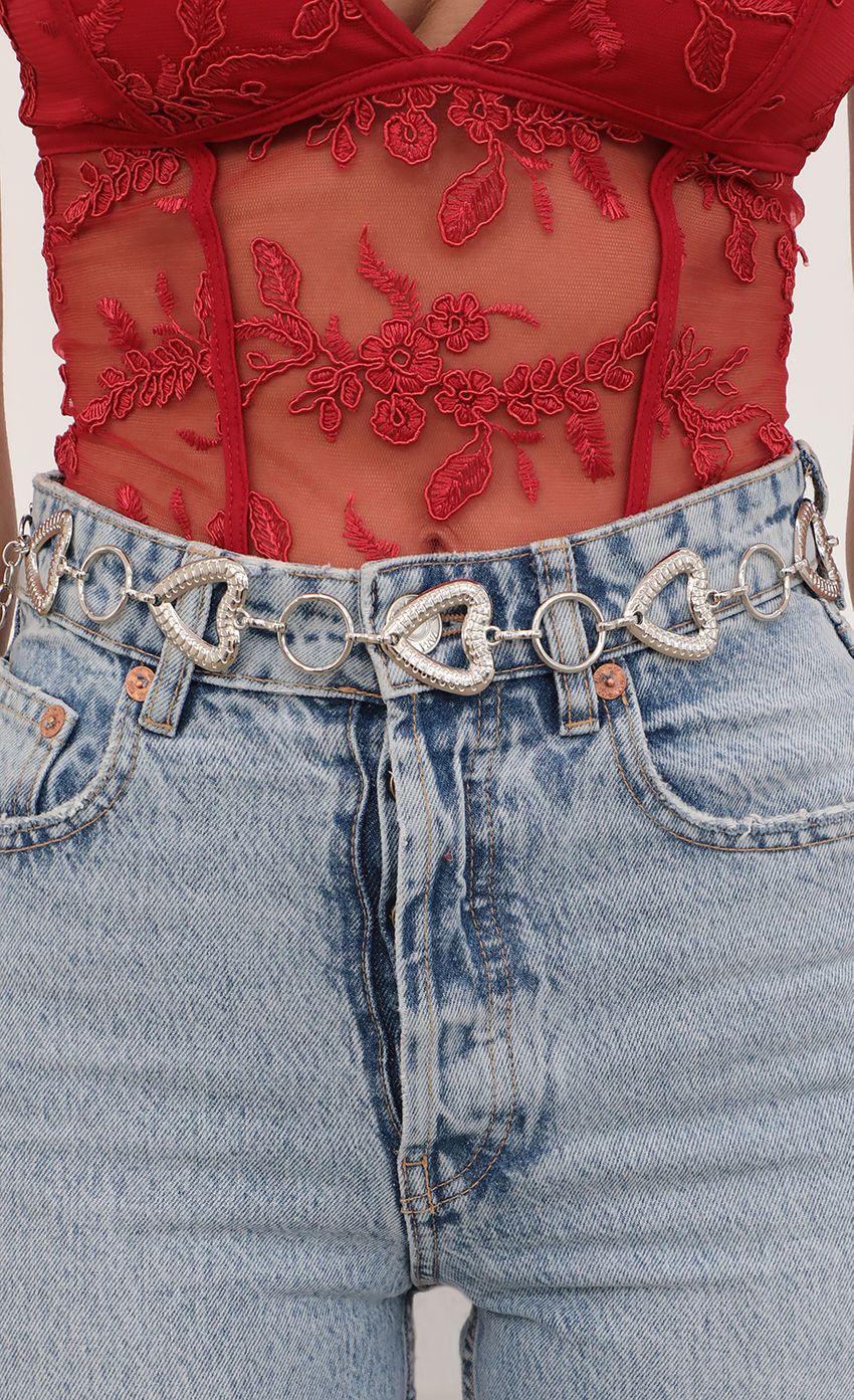 Picture Love Affair Chain Belt. Source: https://media-img.lucyinthesky.com/data/Apr21_1/850xAUTO/AT2A1208.JPG