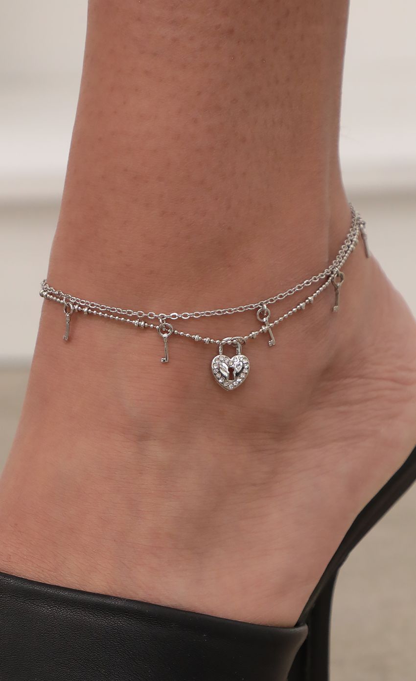 Picture Heart Lock and Key Anklet. Source: https://media-img.lucyinthesky.com/data/Apr21_1/850xAUTO/AT2A1233.JPG