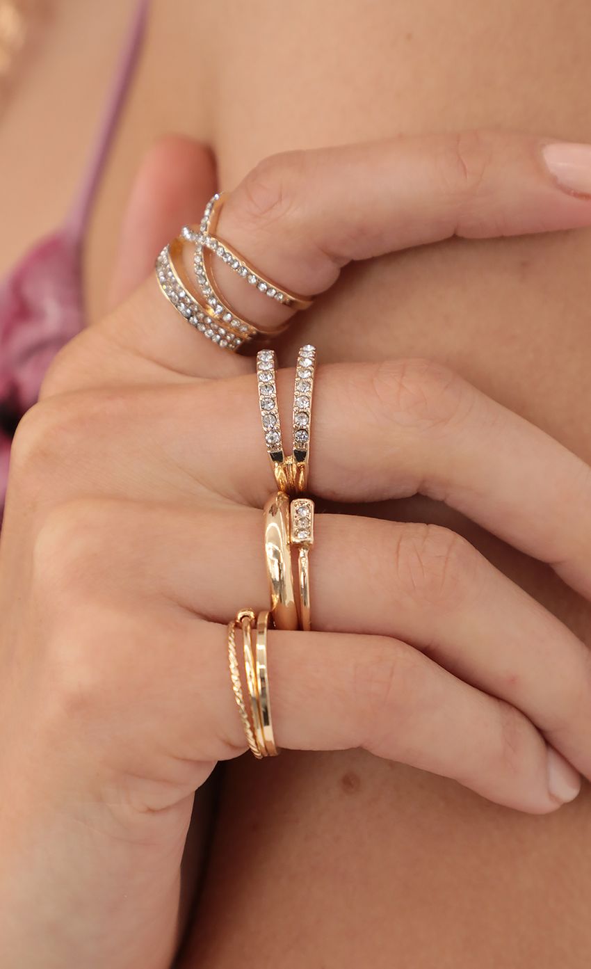 Picture I Want It - 5 Piece Ring Set in Gold. Source: https://media-img.lucyinthesky.com/data/Apr21_1/850xAUTO/AT2A4583.JPG