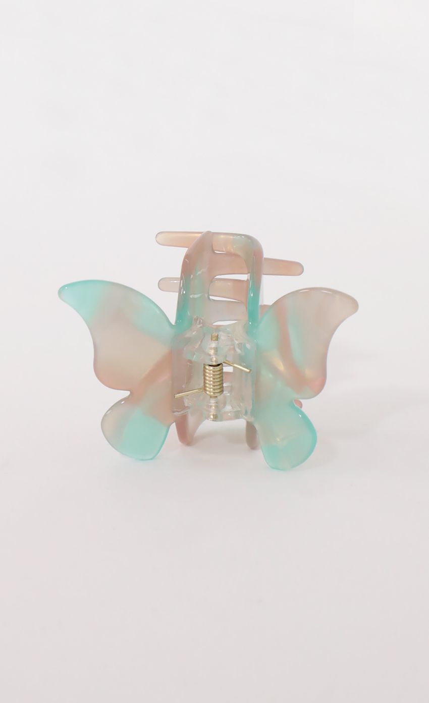 Picture Claw Hair Clip in Pastel Tortoiseshell. Source: https://media-img.lucyinthesky.com/data/Apr21_1/850xAUTO/AT2A95371.JPG