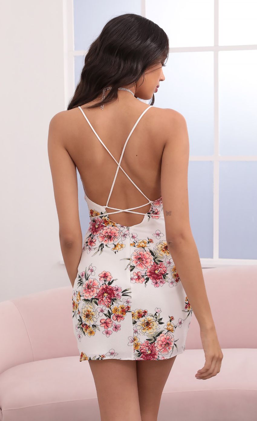 Picture Chiffon Dress in White Floral. Source: https://media-img.lucyinthesky.com/data/Apr21_2/850xAUTO/1V9A4553.JPG