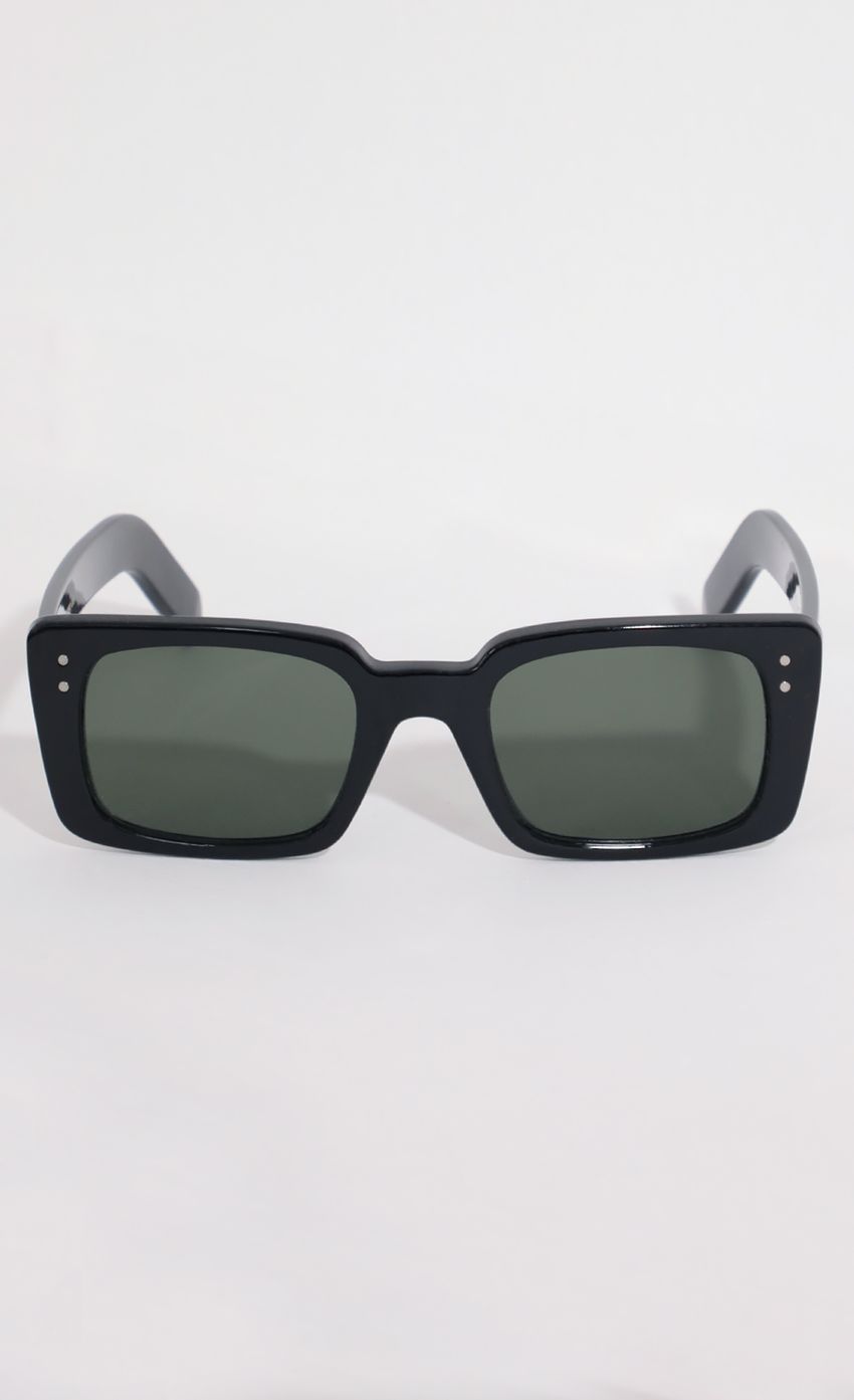 Picture Sunset Square Sunglasses In Black. Source: https://media-img.lucyinthesky.com/data/Apr21_2/850xAUTO/AT2A2823.JPG