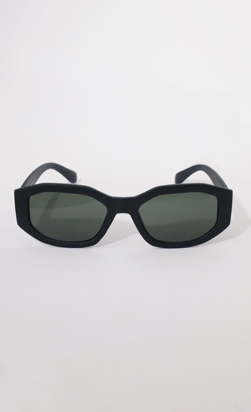 Picture Polygon Geometric Sunglasses in Matte Black. Source: https://media-img.lucyinthesky.com/data/Apr21_2/850xAUTO/AT2A3968.JPG