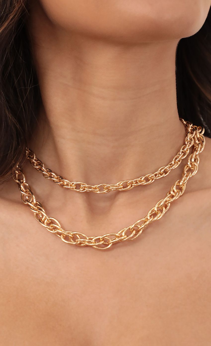 Picture Interlocked Chain Necklace Set. Source: https://media-img.lucyinthesky.com/data/Apr21_2/850xAUTO/AT2A7471.JPG