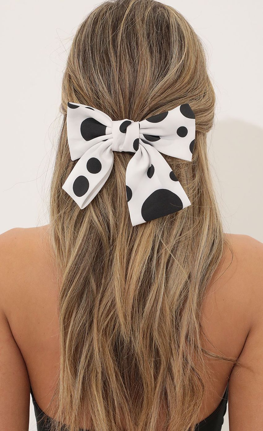 Picture Brunch With The Girls Hair Clip in Black and White. Source: https://media-img.lucyinthesky.com/data/Apr22_1/850xAUTO/1V9A6114.JPG