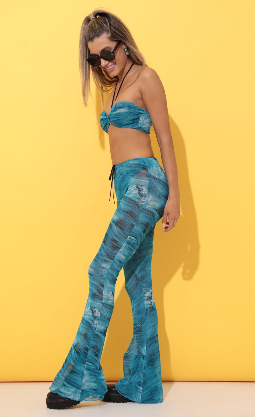 Picture Three Piece Set in Blue Wave Mesh. Source: https://media-img.lucyinthesky.com/data/Apr22_1/850xAUTO/1V9A9478.JPG