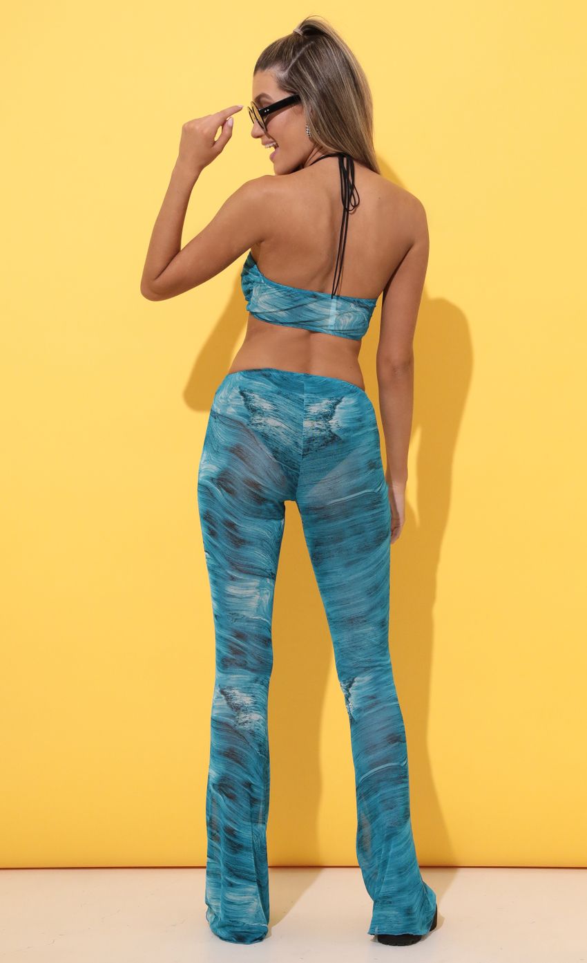Picture Three Piece Set in Blue Wave Mesh. Source: https://media-img.lucyinthesky.com/data/Apr22_1/850xAUTO/1V9A9527.JPG