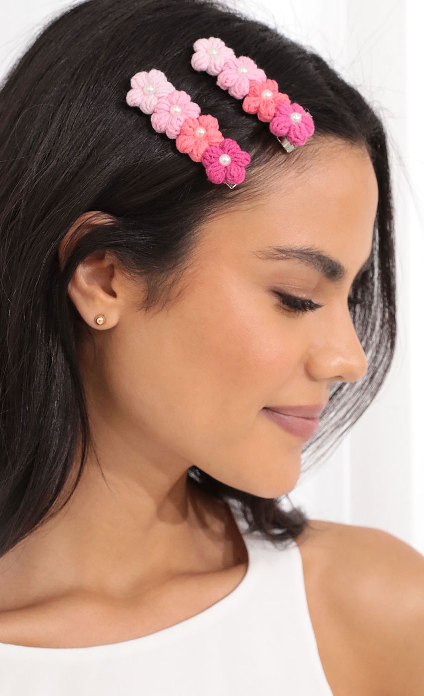 Picture Spring Crush Hair Clip in Pink. Source: https://media-img.lucyinthesky.com/data/Apr22_1/850xAUTO/2V9A4684.JPG