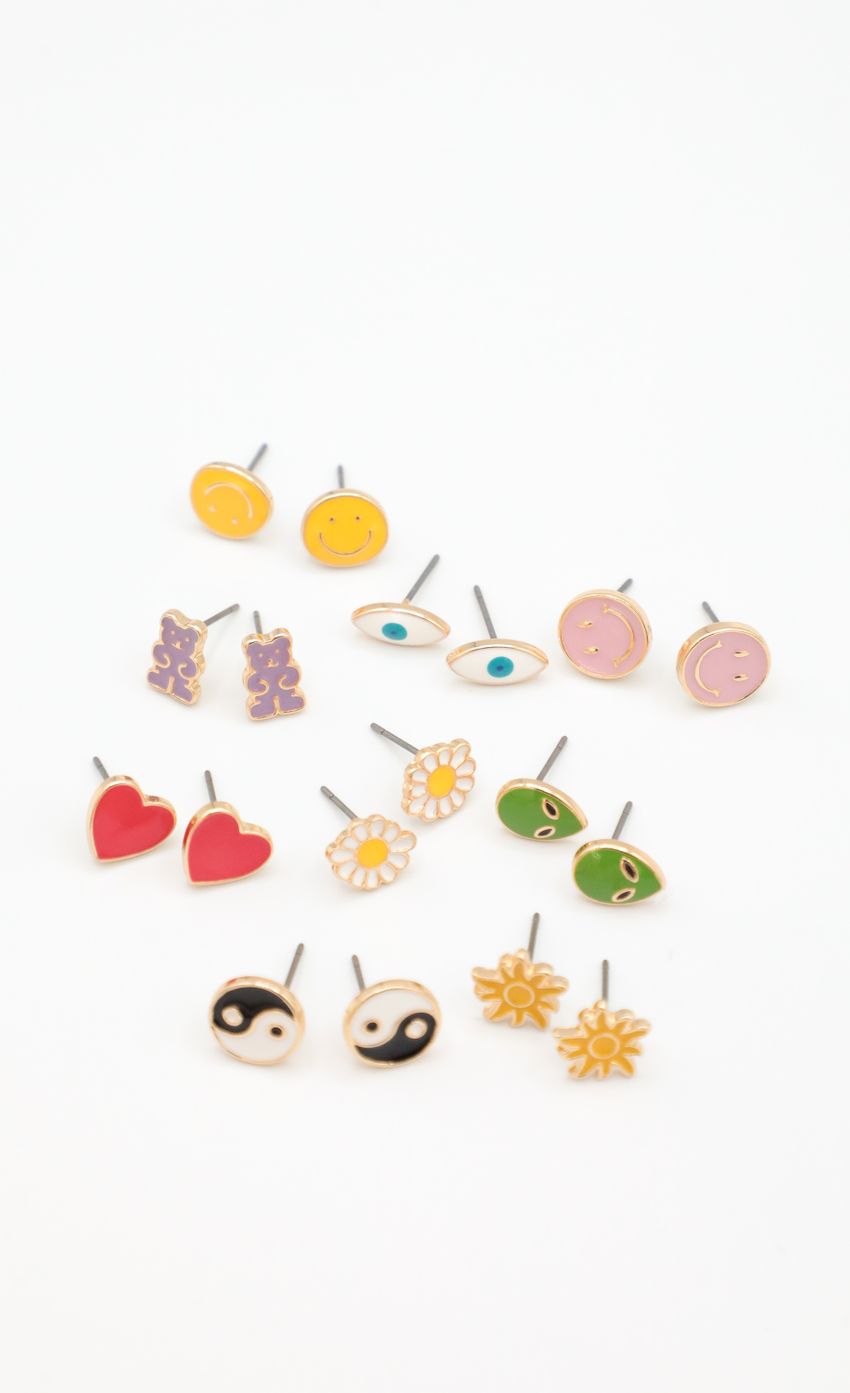 Picture Oh So Zen Earring Pack. Source: https://media-img.lucyinthesky.com/data/Apr22_2/850xAUTO/1J7A2058.JPG