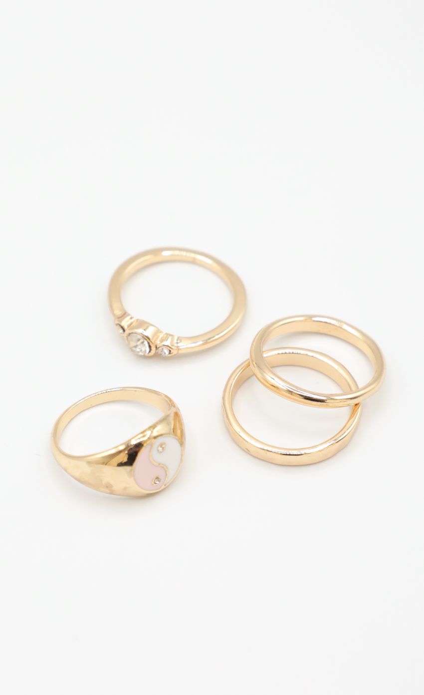 Picture In My Feelings Ring Set in Gold. Source: https://media-img.lucyinthesky.com/data/Apr22_2/850xAUTO/1J7A2067.JPG