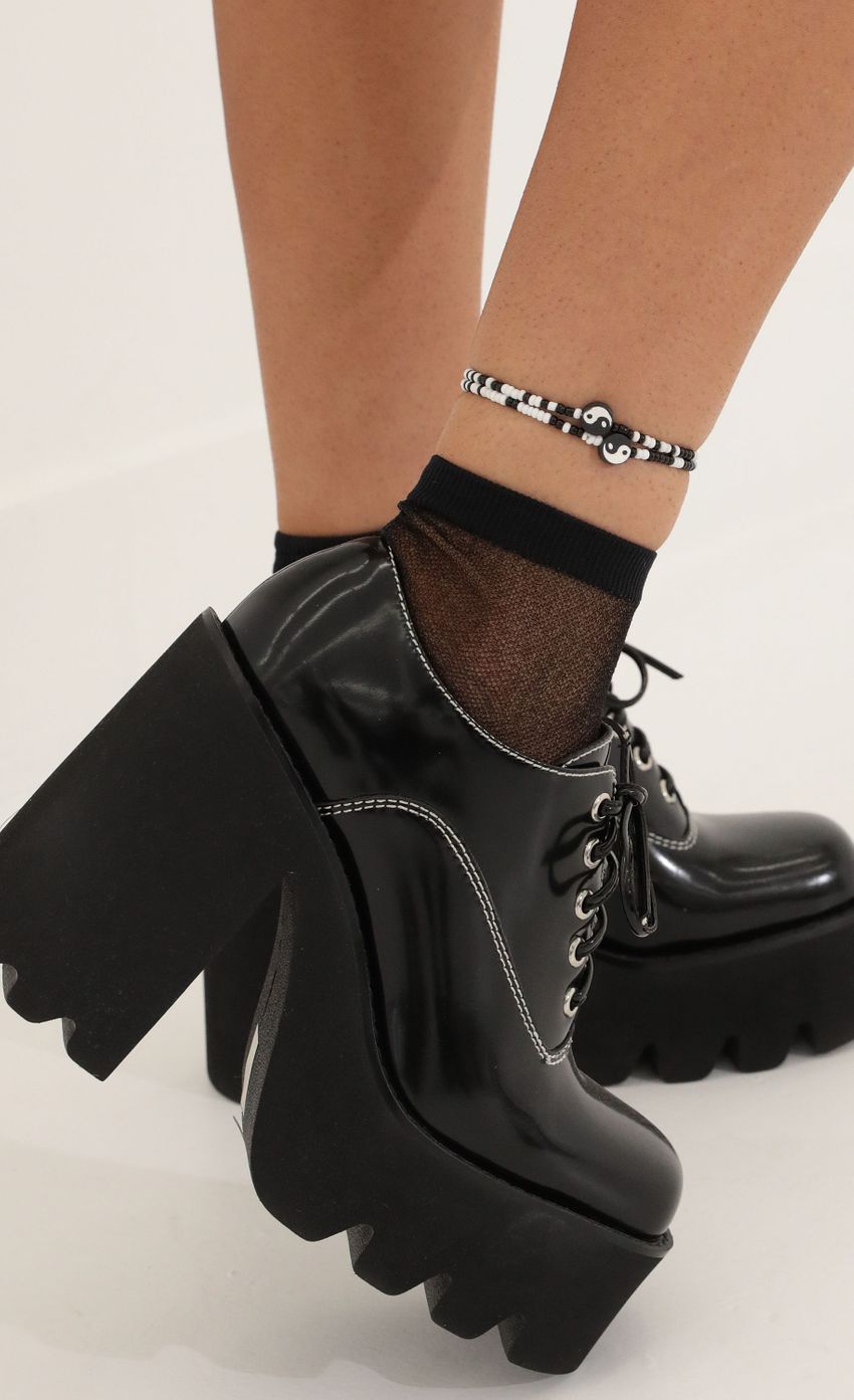 Picture Desert Days Anklet in Black and Silver. Source: https://media-img.lucyinthesky.com/data/Apr22_2/850xAUTO/2V9A0233.JPG