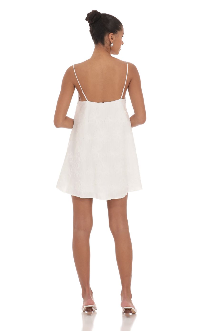Picture Textured Shift Dress in White. Source: https://media-img.lucyinthesky.com/data/Apr24/850xAUTO/14801c9e-59cd-4b09-ad55-22040656cf58.jpg