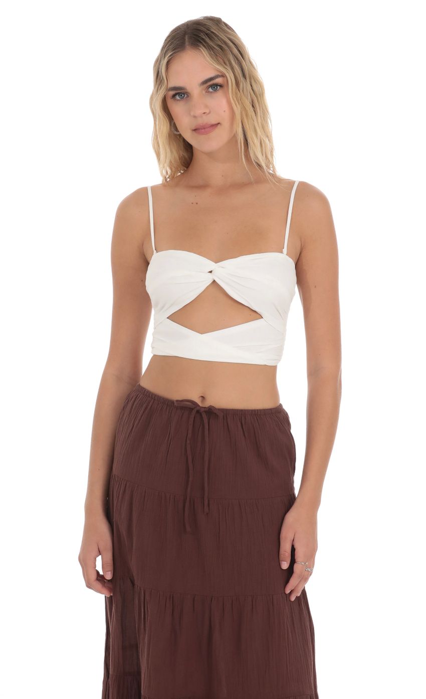 Picture Cutout Top in White. Source: https://media-img.lucyinthesky.com/data/Apr24/850xAUTO/a456c995-6458-4b12-83c5-ccf978c02d0a.jpg