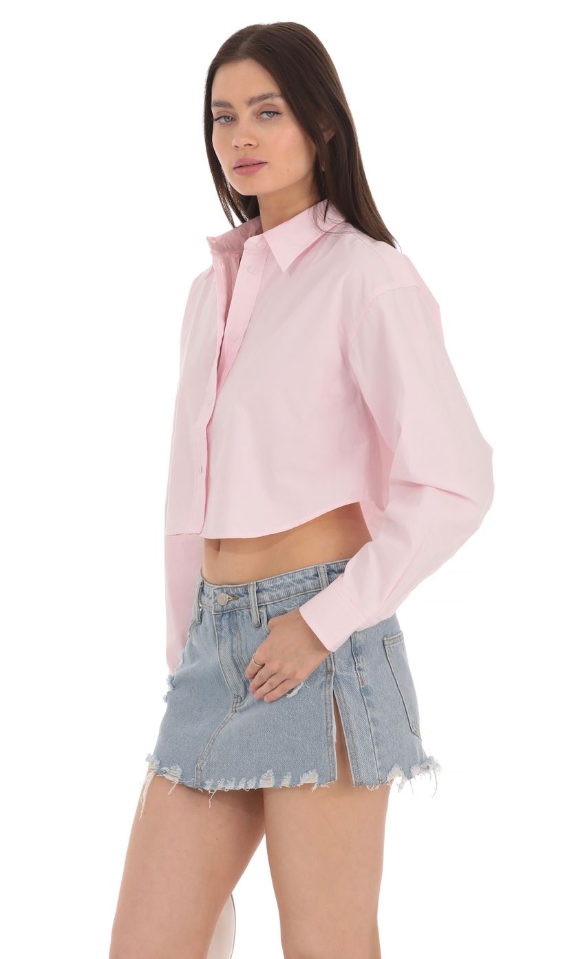 Picture Cropped Button Down Shirt in Pink. Source: https://media-img.lucyinthesky.com/data/Apr24/850xAUTO/dd2fb829-aefb-41a2-9904-c6fed30e92d8.jpg
