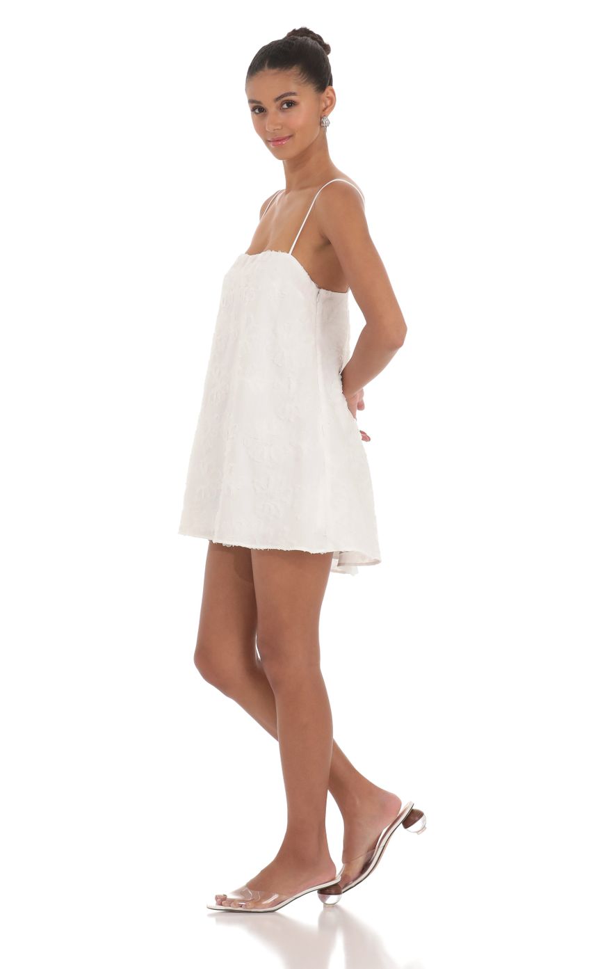 Picture Textured Shift Dress in White. Source: https://media-img.lucyinthesky.com/data/Apr24/850xAUTO/f72414a8-3960-4bc6-9473-acc57fd794e7.jpg