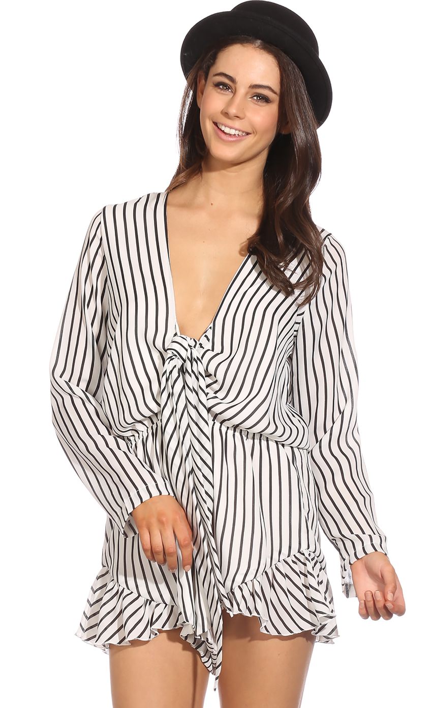 Picture WAIT IN LINE PLAYSUIT. Source: https://media-img.lucyinthesky.com/data/Aug14_1/850xAUTO/0Y5A1780.JPG