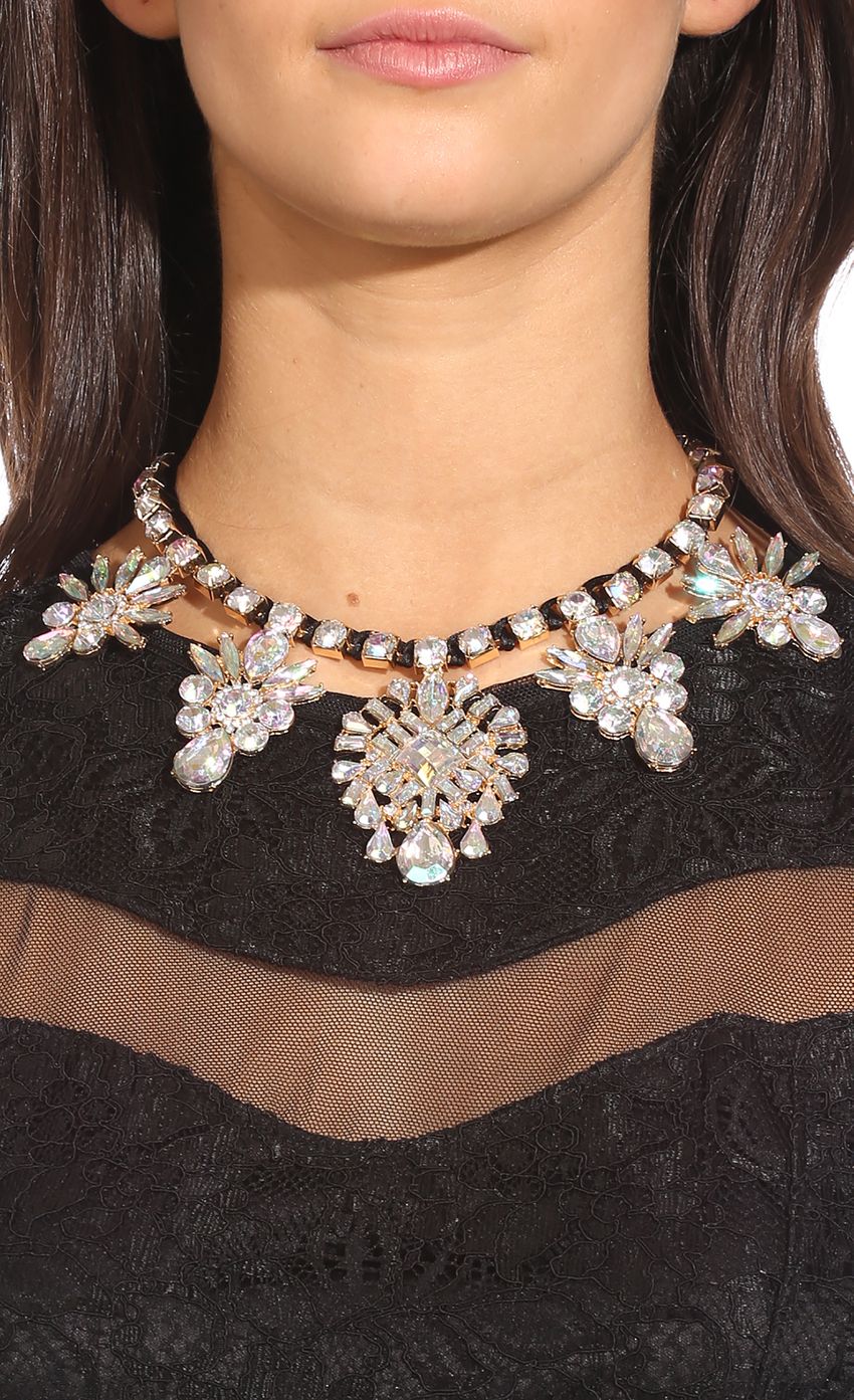 Picture ATTENTION STEALER NECKLACE. Source: https://media-img.lucyinthesky.com/data/Aug14_1/850xAUTO/0Y5A5866.JPG