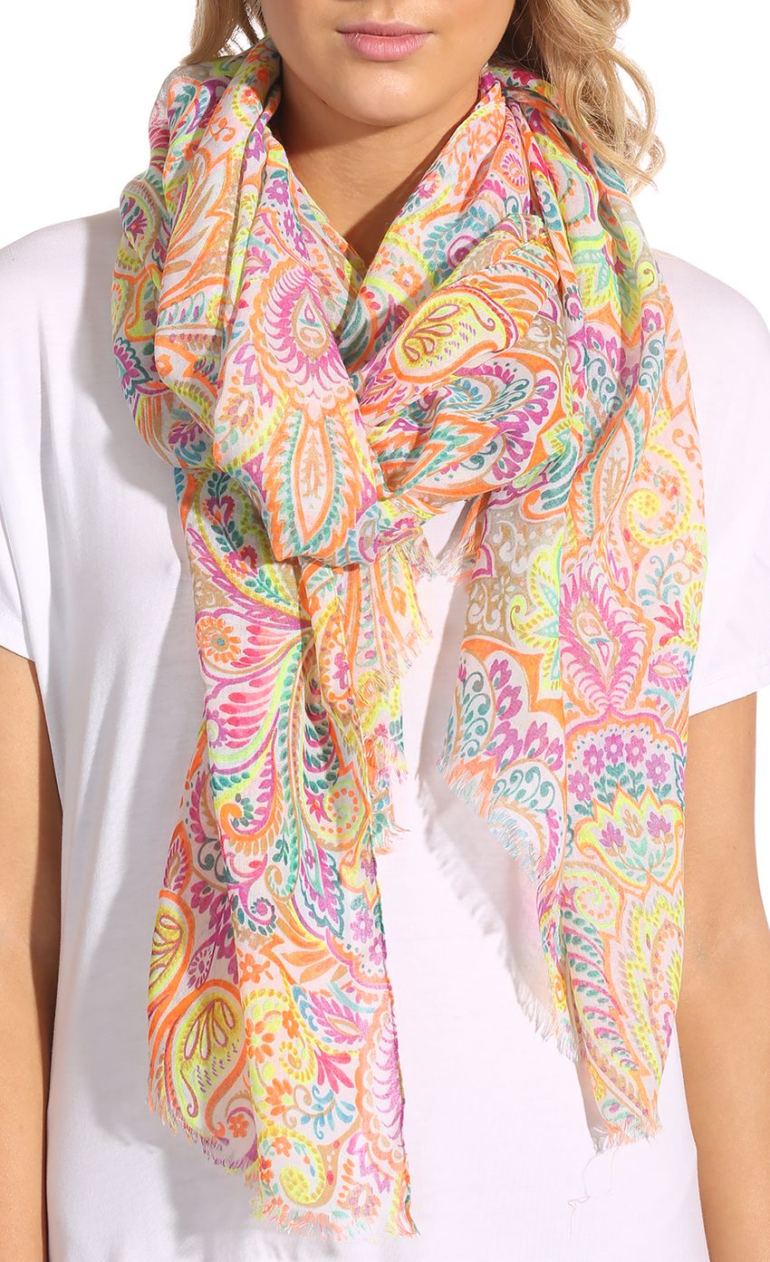 Picture HAPPY HEART SCARF. Source: https://media-img.lucyinthesky.com/data/Aug14_2/850xAUTO/0Y5A1386.JPG