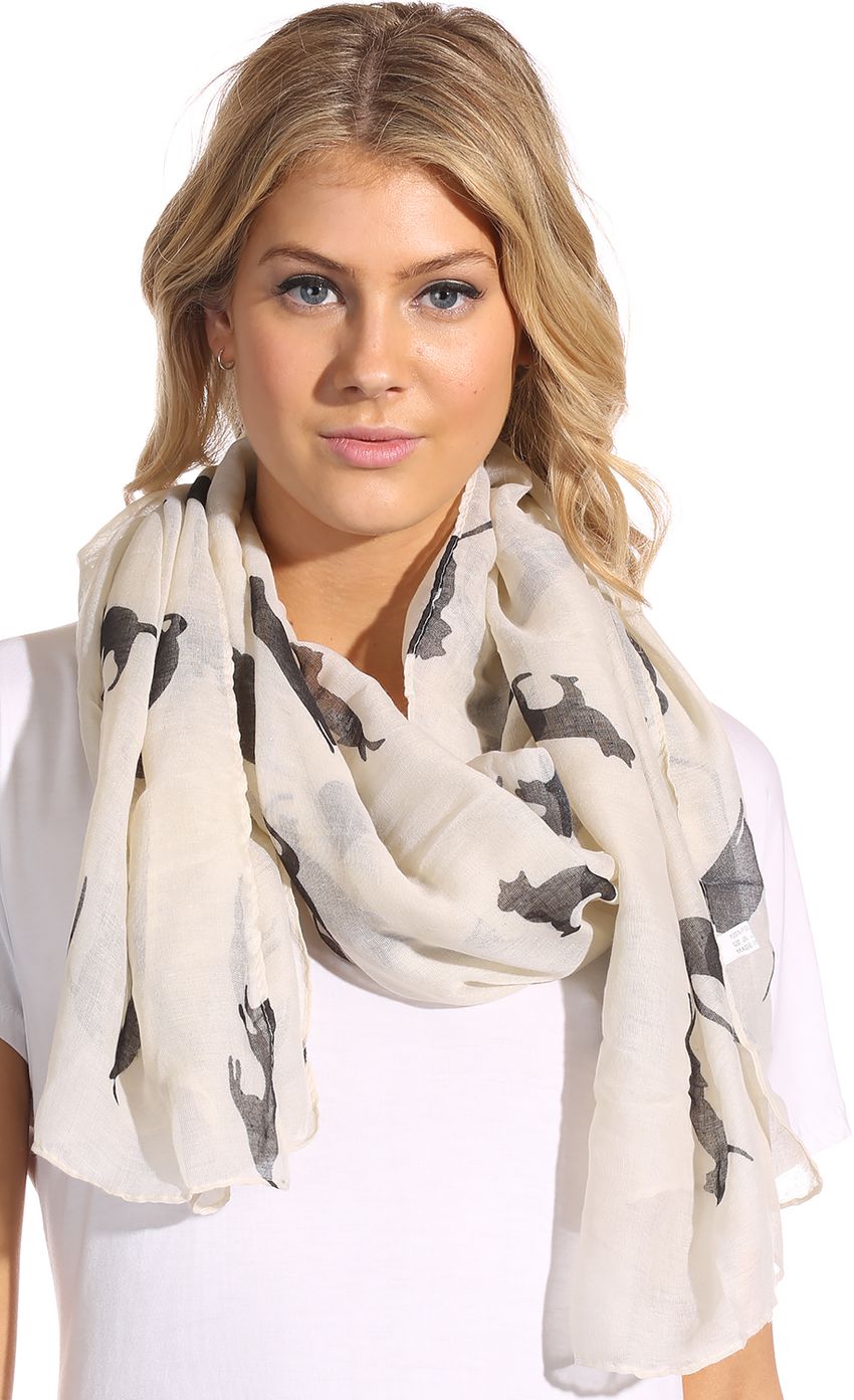 Picture HELLO FRIDAY SCARF. Source: https://media-img.lucyinthesky.com/data/Aug14_2/850xAUTO/0Y5A1400.JPG