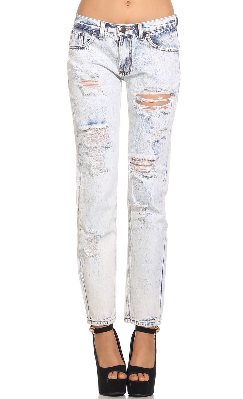 Picture STONE COLD LOVE JEANS. Source: https://media-img.lucyinthesky.com/data/Aug14_2/850xAUTO/0Y5A2240.JPG