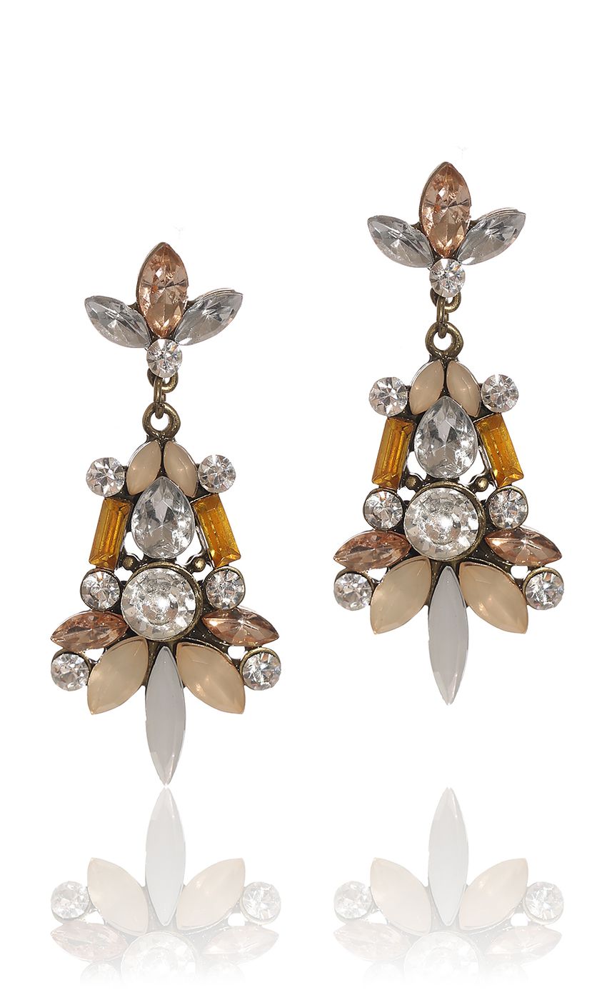 Picture TAKE A BOW EARRINGS. Source: https://media-img.lucyinthesky.com/data/Aug14_2/850xAUTO/0Y5A5269.JPG