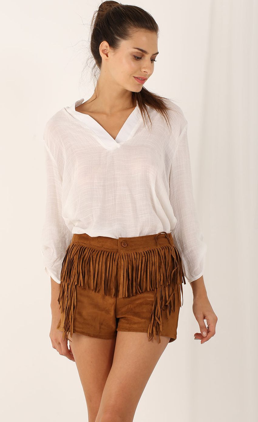 Picture Suede Shorts With Fringe. Source: https://media-img.lucyinthesky.com/data/Aug15_1/850xAUTO/0Y5A0317.JPG