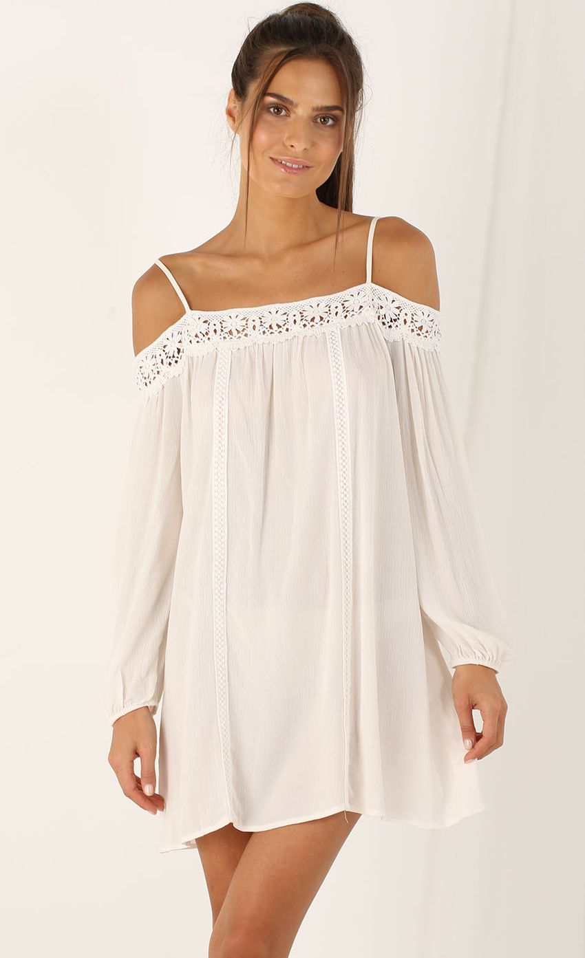 Picture Shoulderless Shift Dress in White. Source: https://media-img.lucyinthesky.com/data/Aug15_1/850xAUTO/0Y5A3320.JPG