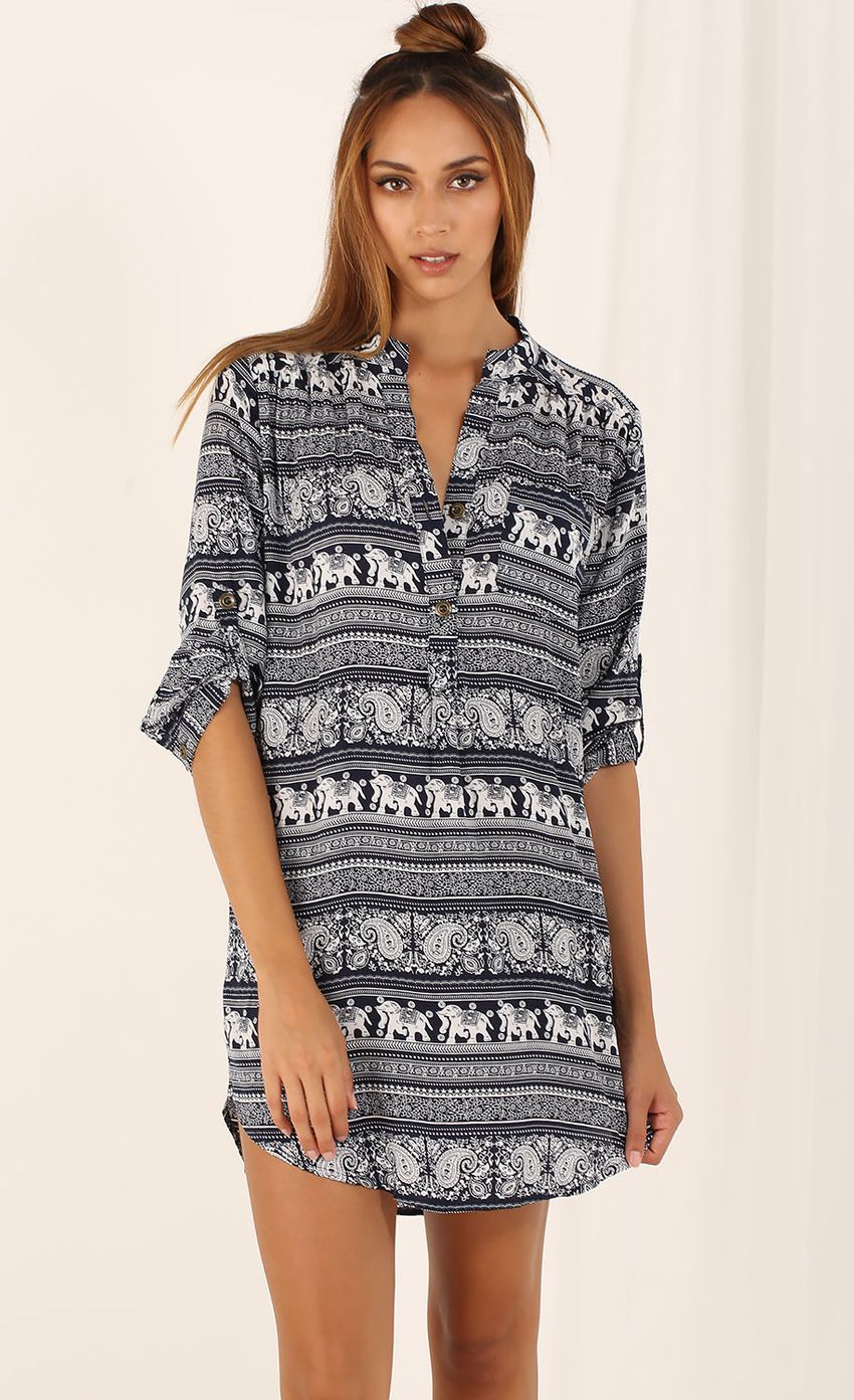 Picture Elephants and Paisley Shift Dress. Source: https://media-img.lucyinthesky.com/data/Aug15_2/850xAUTO/0Y5A1373.JPG