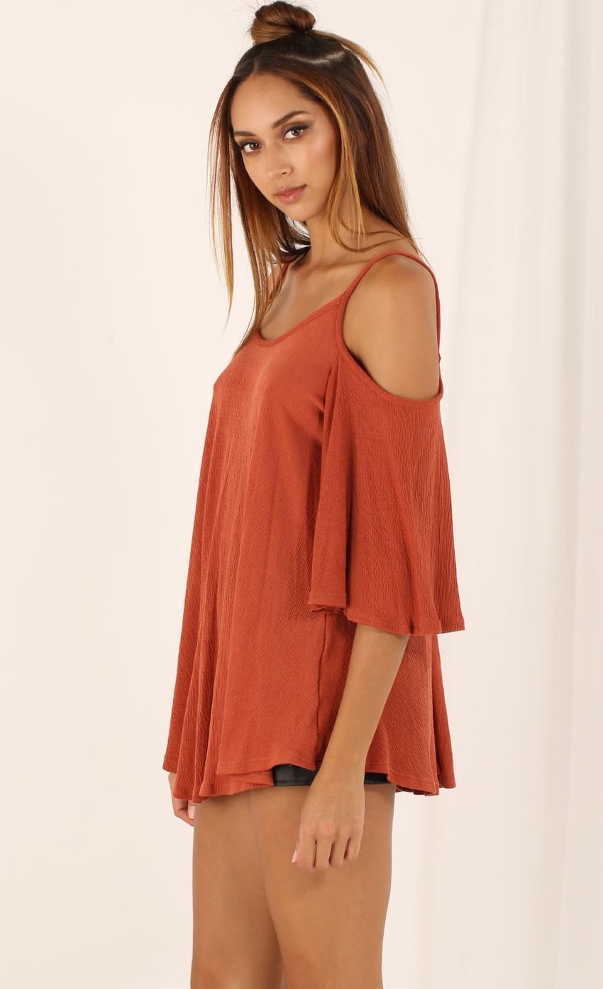 Picture 3/4 Sleeve Shoulderless Top. Source: https://media-img.lucyinthesky.com/data/Aug15_2/850xAUTO/0Y5A1549.JPG