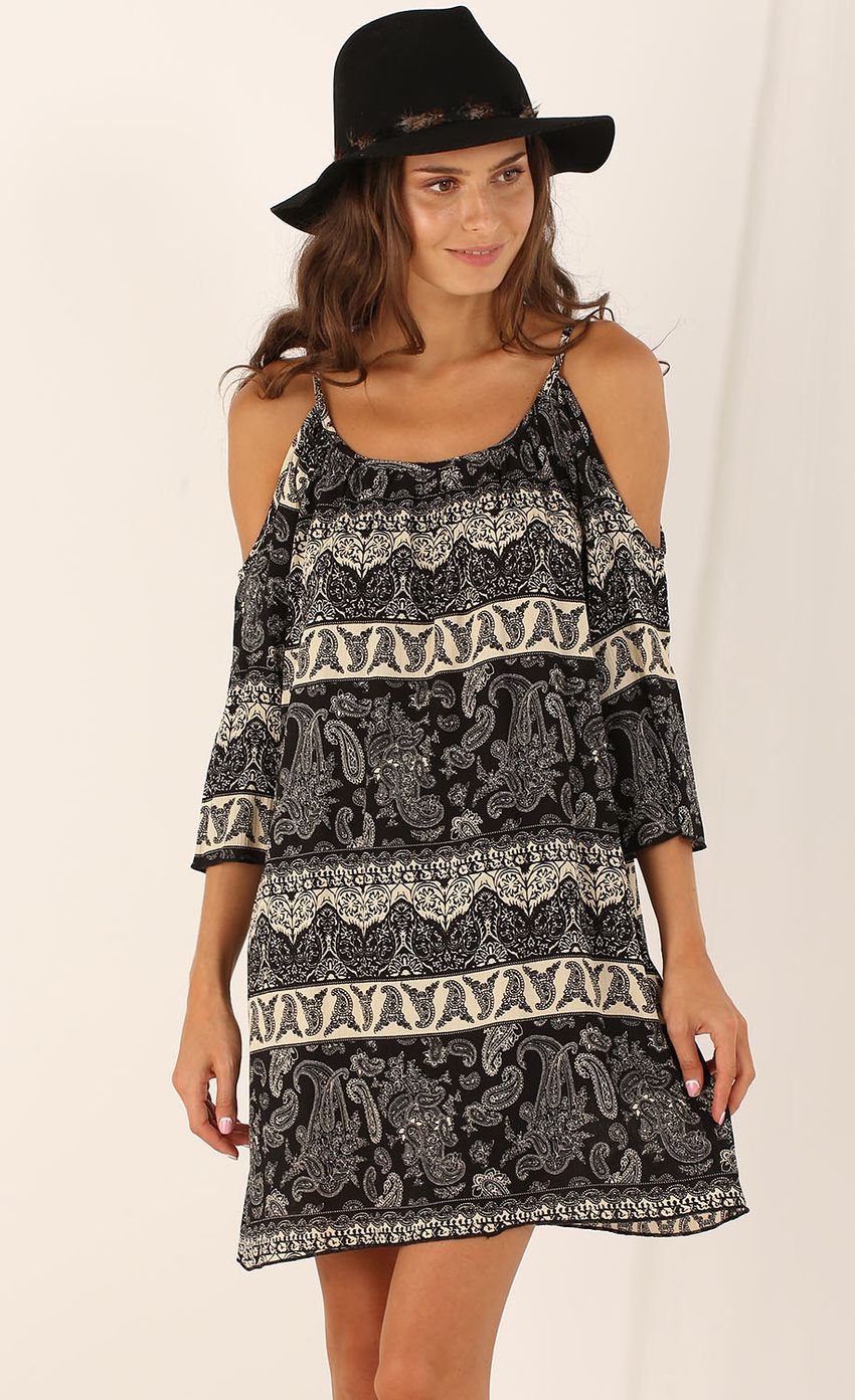 Picture Shoulderless Shift Dress in Monochrome. Source: https://media-img.lucyinthesky.com/data/Aug15_2/850xAUTO/0Y5A48101.JPG