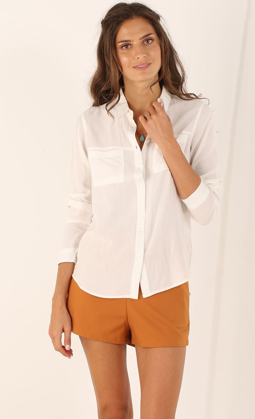 Picture 3/4 Sleeve Buttoned Blouse in White. Source: https://media-img.lucyinthesky.com/data/Aug15_2/850xAUTO/0Y5A5205.JPG