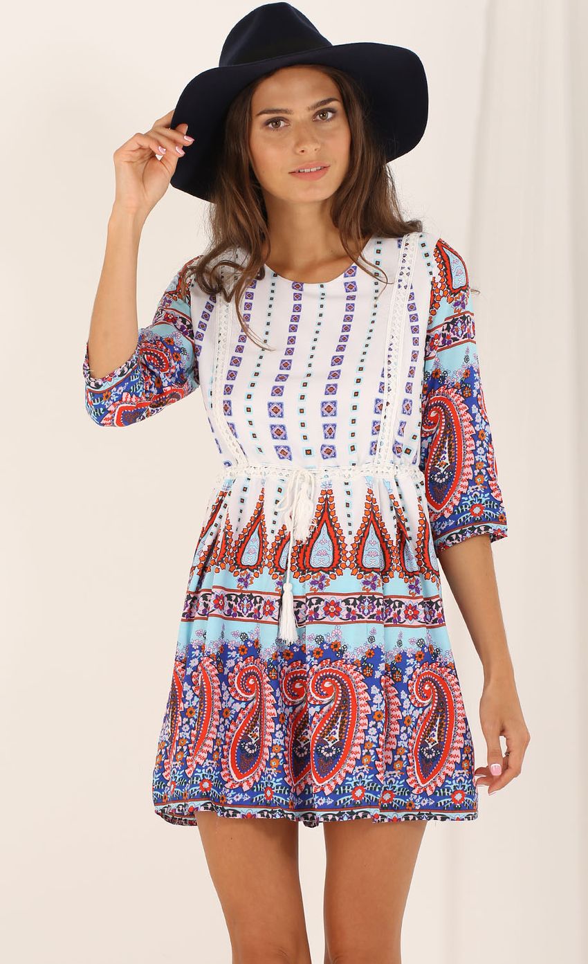 Picture Paisley Pattern Dress. Source: https://media-img.lucyinthesky.com/data/Aug15_2/850xAUTO/0Y5A8622.JPG
