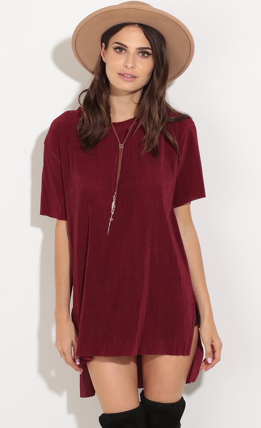 Picture Textured High-Low Day Top In Cranberry. Source: https://media-img.lucyinthesky.com/data/Aug16_1/850xAUTO/0Y5A0308.JPG