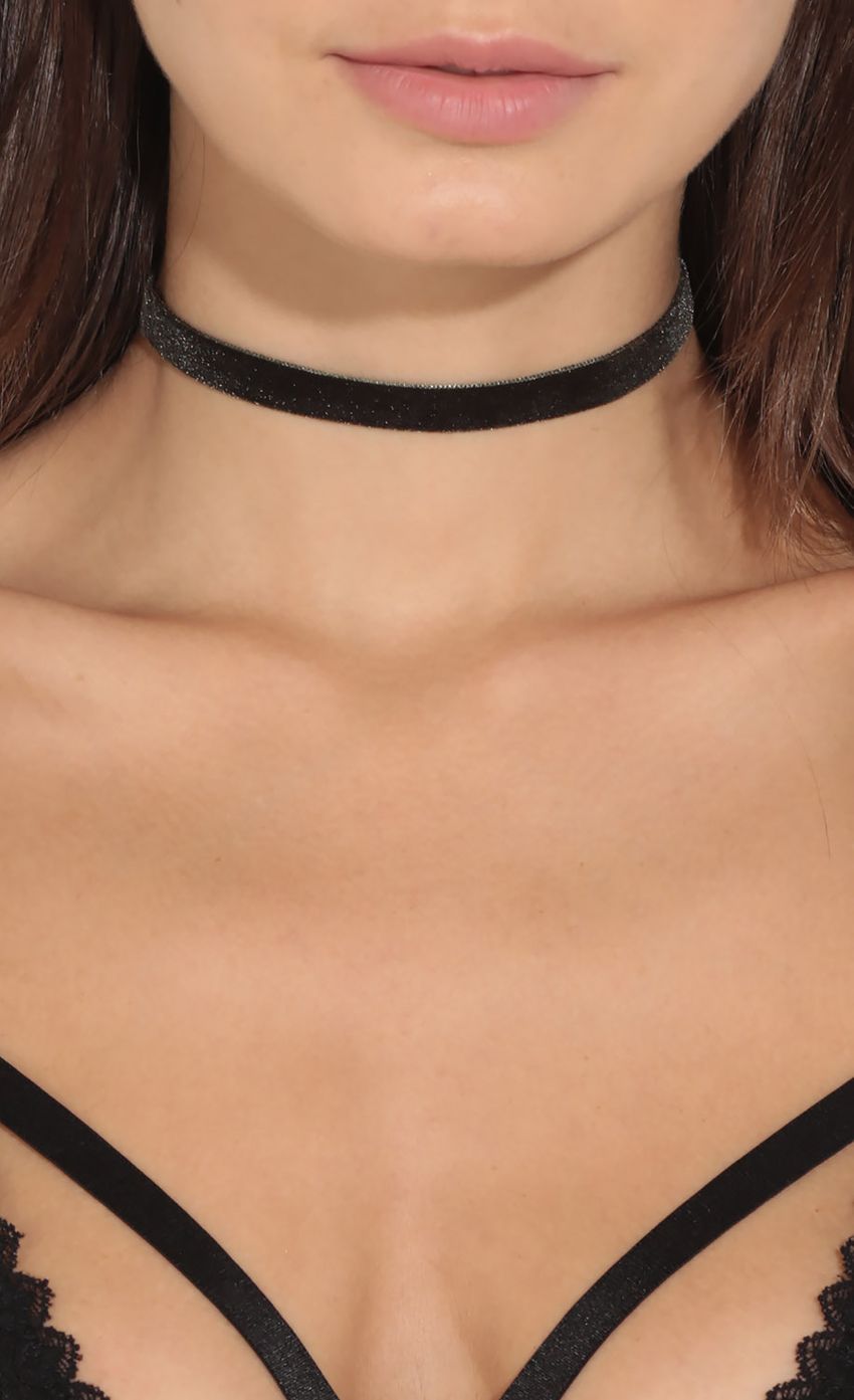 Picture Choker Necklace In Velvet Black. Source: https://media-img.lucyinthesky.com/data/Aug16_2/850xAUTO/0Y5A7907.JPG